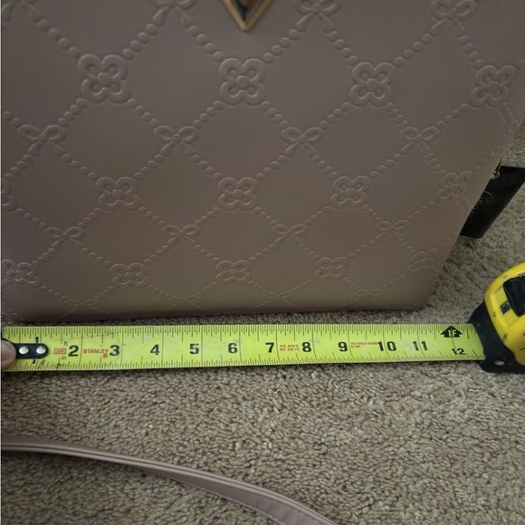 Brand new GROSSI Chic Blush Shoulder Bag with Gold Accents - Picture 4 of 7